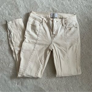 Kendall & Kylie Off-White Skinny Jeans